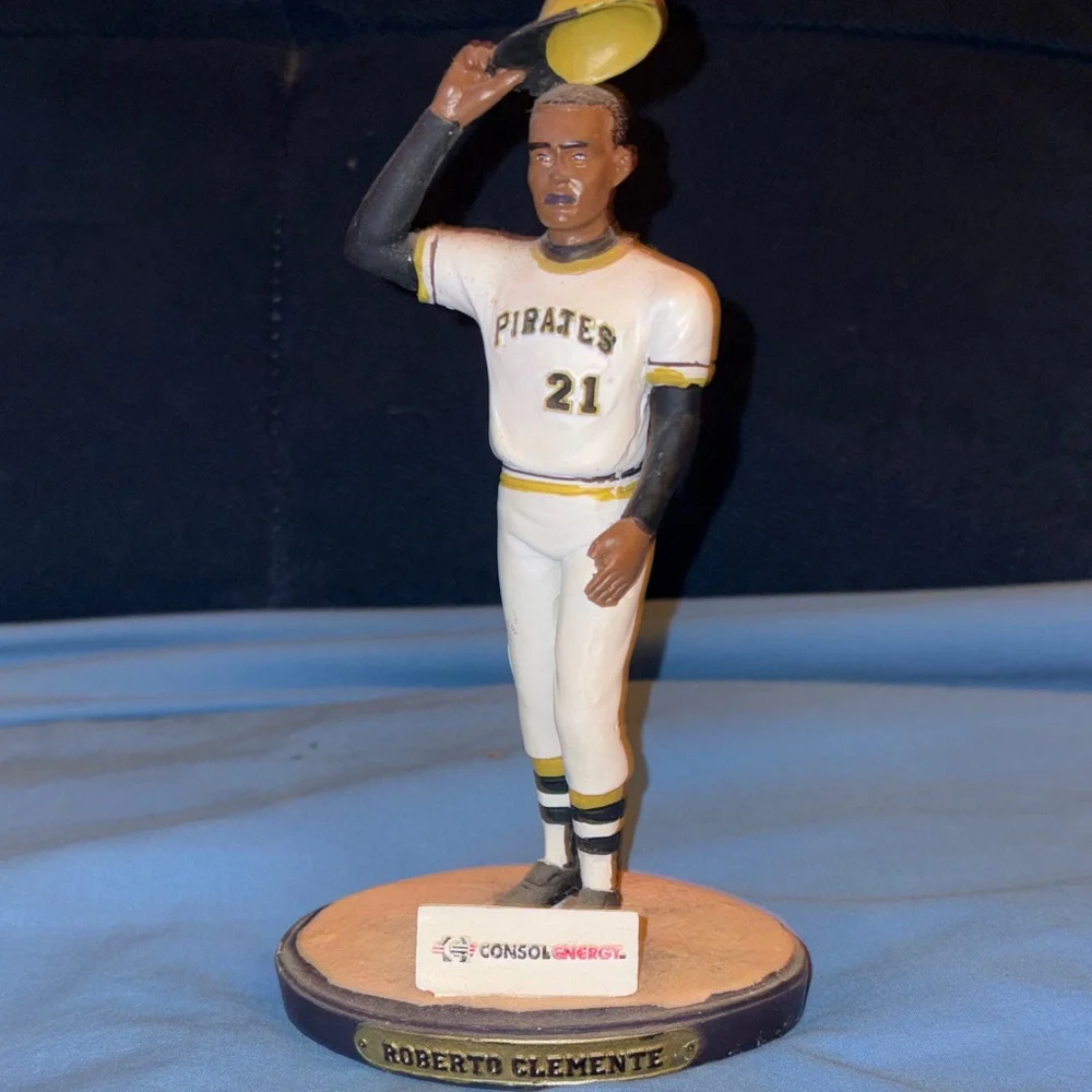 Roberto Clemente Pirates #21 White and Black Figurine - Picture 1 of 3